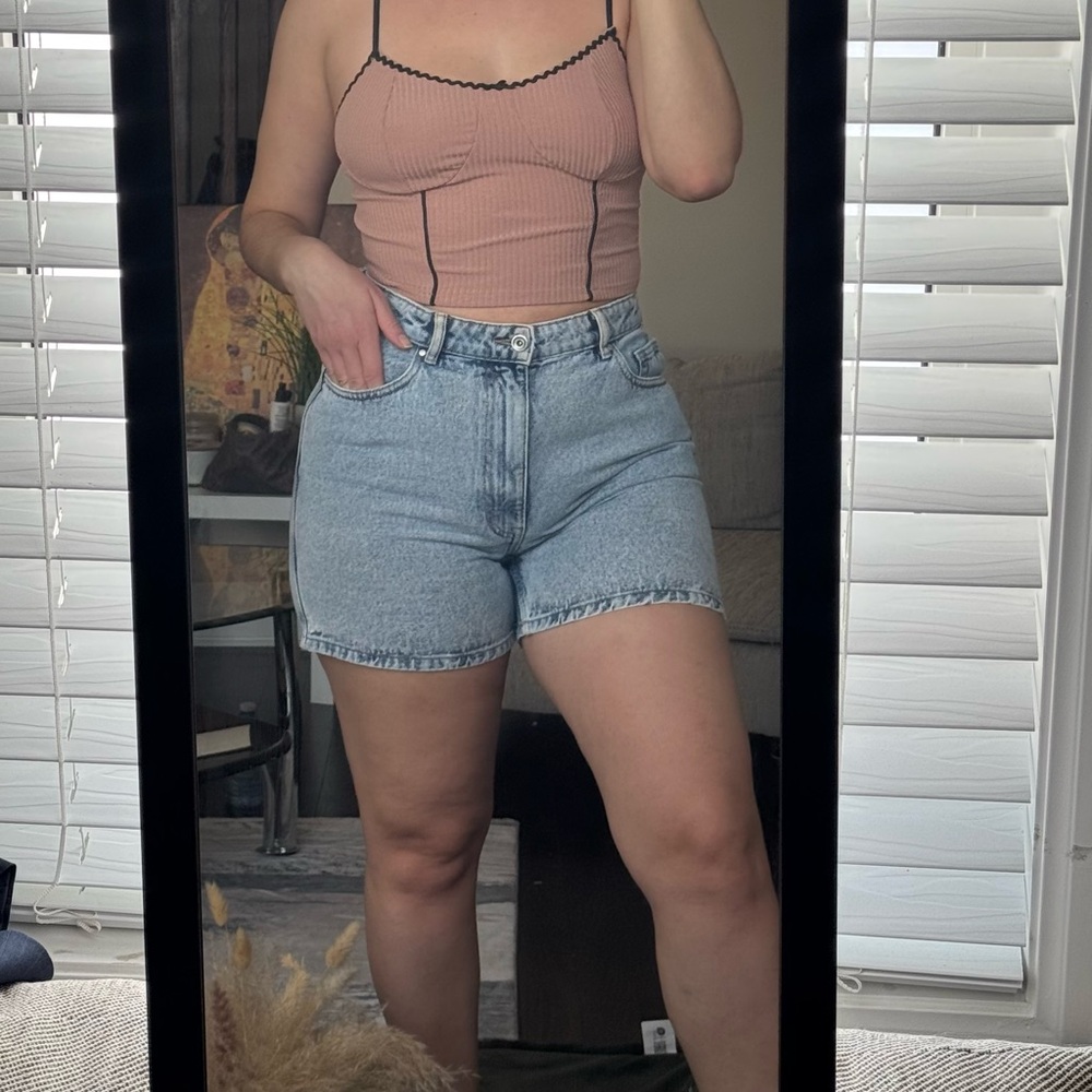ONLY Light Wash Denim Shorts | High Rise | Classic Fit (M/L)